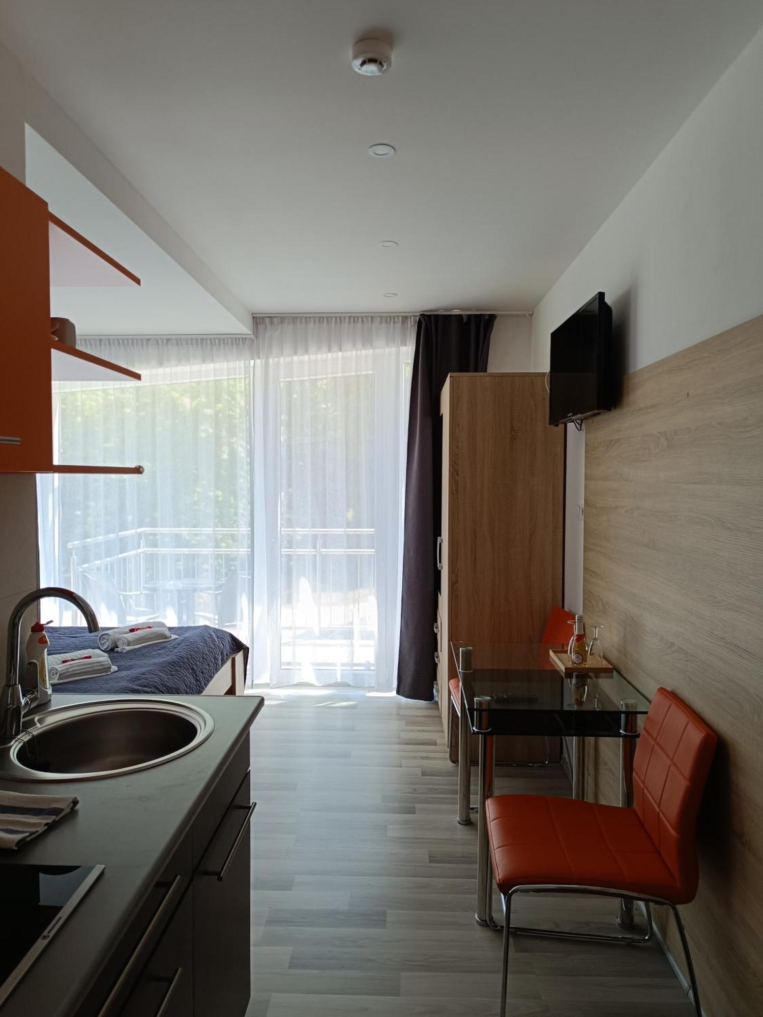 Ujhely Apartmanhaz Siófok Exterior foto